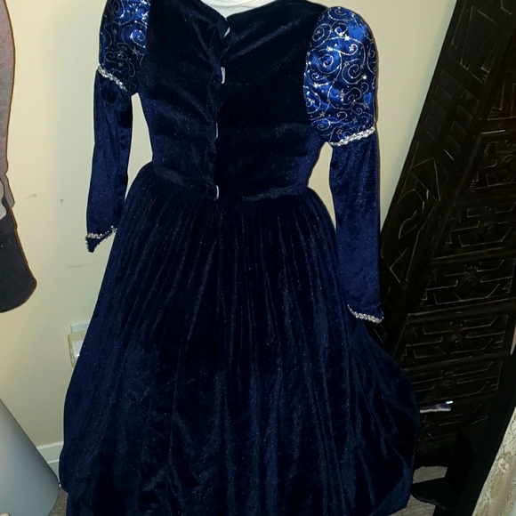 GIRLS Size 7 beautiful winter dress - Picture 4 of 9